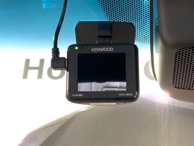 万が一の事故のときもドライブレコーダーがあると安心です。ご利用になる場合は個人情報保護の観点より新品の対応SDカードをお求め下さい。