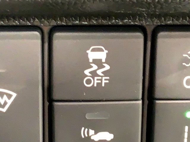 横滑り防止装置がついています。いざという時に安心ですね。