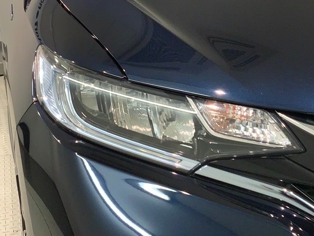 LEDヘッドライトは、点灯の瞬間から最大光量を発揮し、突然暗くなるトンネルなどでの安定感を高めます。