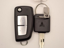 ◆三重県最大級の大型屋内中古車センター♪ヴァーサス鈴鹿店です♪オールジャンルの展示車が盛り沢山です♪在庫の無い車両のオーダーも受け付けます♪電話→059-384-5050までお問合せ下さい◆