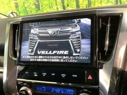 【10.5インチナビ】高級感とインパクトのある大画面ナビを装備。各種オーディオ操作はもちろん、スマホ連携もできる利便性の高いナビです♪