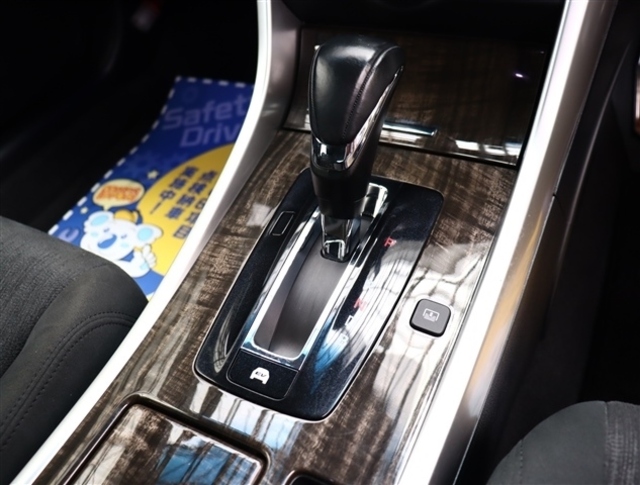 【車屋】として、長く車業界に従事した経験豊富なスタッフが多数在籍しております。