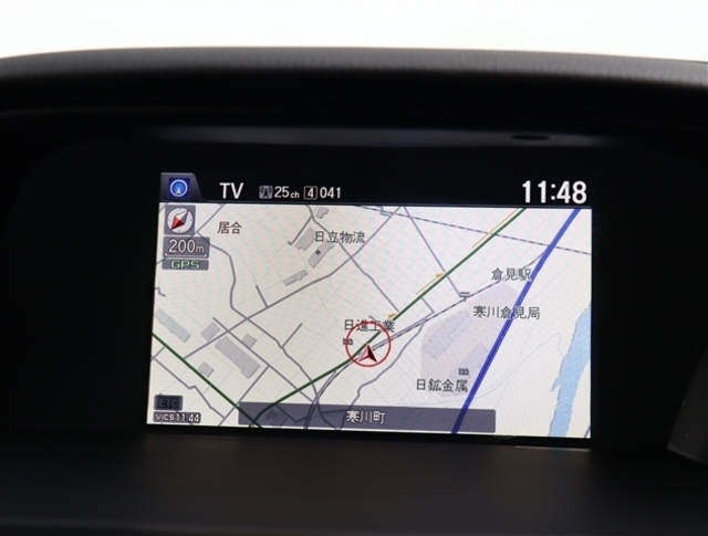 『1台』のお車に対して、3名体制で日々議論を重ね仕入れを行っております。