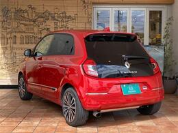 ■Car＆Cafe　PICCOLOはカフェを併設したカーショップです。癒しの空間でゆっくりとお車をご覧頂けます。本社であるAUTOSPEC.は輸入車をメインに販売から買取までトータルでサポート致します