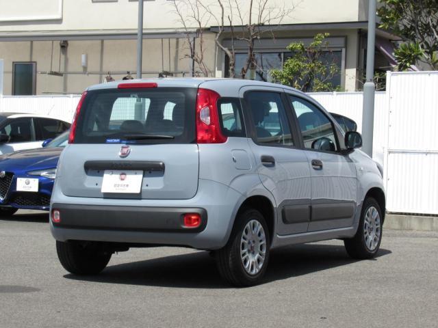 リアコンビネーションランプの位置が高いので後続車からもよく見え、信号待ちや渋滞時の安全性が高くなります