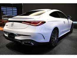 メルセデスの認定中古車「サーティファイドカー」では、万一お車が故障した場合も、ご購入後1年間もしくは2年間※は走行距離にかかわらずメルセデス・ベンツ正規サービスネットワークで無料修理いたします。