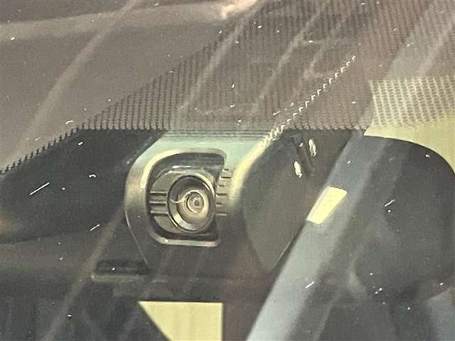 ドライブレコーダー♪万が一事故が起こってしまった際に役立ちます。録画された映像は、事故の状況を判断する場合の証拠にもなることもありますので安心ですよね（＾＾）