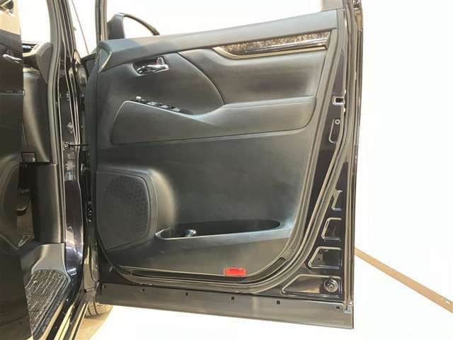 運転席前面ドア部分です♪