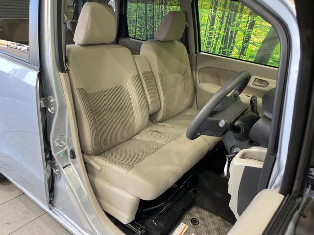 運転席シート廻りは使用感も少なく、良好な状態となっています。丁寧に使われていたことがよくわかりますね。