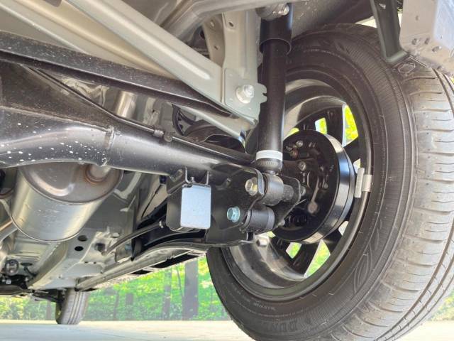 お車を安心してお乗りいただく為には、足回りの定期点検が欠かせません。サービスサポート（有償保証）では無料点検もご提供しており、安心のカーライフをお過ごしいただけるサポート体制が整っています。
