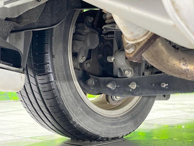 お車を安心してお乗りいただく為には、足回りの定期点検が欠かせません。サービスサポート（有償保証）では無料点検もご提供しており、安心のカーライフをお過ごしいただけるサポート体制が整っています。