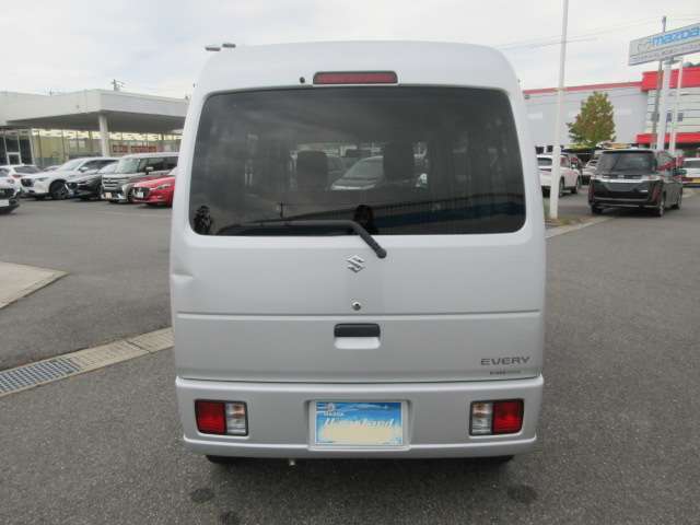 当店は常時60台以上展示☆グループ合わせると200台以上展示しております。軽自動車から大型車・外車まで豊富に展示しております。お気に入りのお車を一緒に見つけていきましょう♪