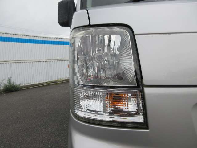 ヘッドライトも黄ばみもなく綺麗な状態です。