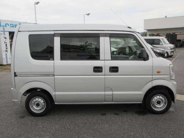 ご覧頂いている車両ですが、メールでのお問合せが非常に多い車両となっております。お急ぎのお客様はお電話にてお問合せ下さい。ご連絡先はマツダオートザム東広島【0078-6002-523858】までお願いします♪