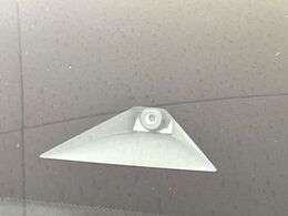 【インテリジェントエマージェンシーブレーキ】フロントカメラで前方の車両や歩行者を検知。衝突しそうな時は衝突被害軽減ブレーキが作動、衝突回避をサポート。より安全にドライブをお楽しみいただけます。