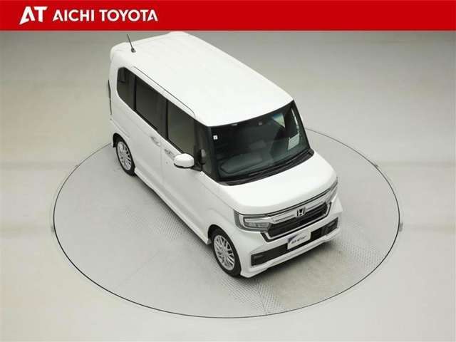 両側パワースライドドア付きだから、狭い駐車スペースなどでの乗り降りラクラク♪小さなお子さまのいるご家庭には嬉しい装備です。