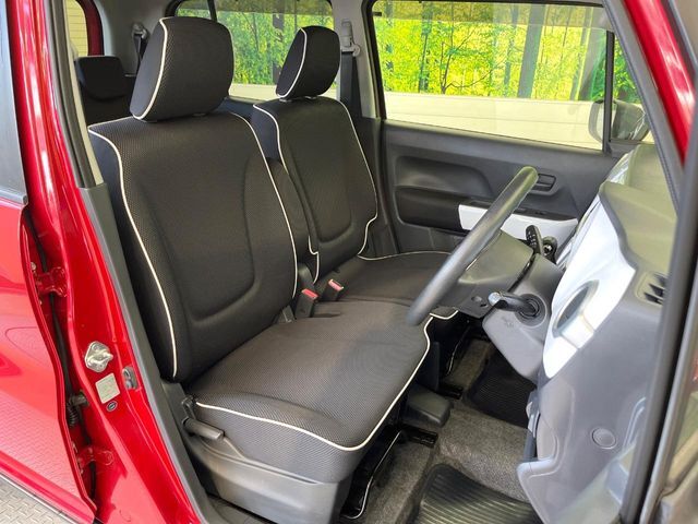 運転席シート廻りは使用感も少なく、良好な状態となっています。丁寧に使われていたことがよくわかりますね。