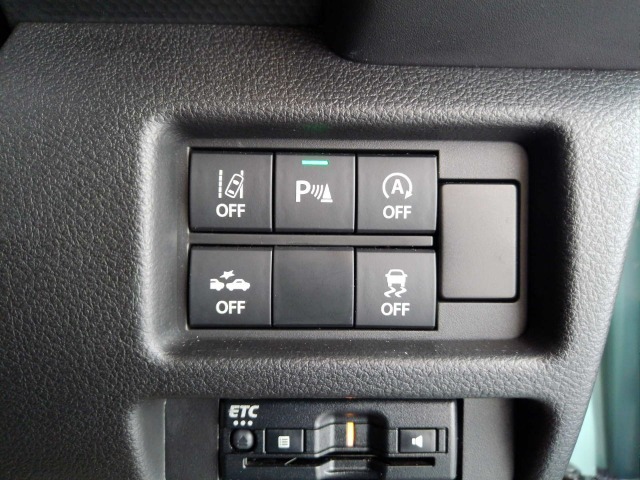 【横滑り防止装置・衝突被害軽減ブレーキ】などドライバーの安全運転をさらにアシストしてくれる装備が充実しています☆ドライバーの不安を安心へと変えてくれますね。