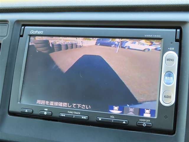 車庫入れもお任せのバックカメラが付いて、後方確認もラクラク♪安全に車庫入れも可能です。便利な機能ですが、バックカメラを過信せず、目視もお忘れなく。