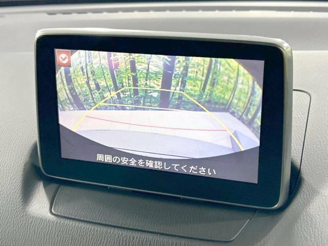 【バックカメラ】駐車時に後方がリアルタイム映像で確認できます。大型商業施設や立体駐車場での駐車時や、夜間のバック時に大活躍！運転スキルに関わらず、今や必須となった装備のひとつです！