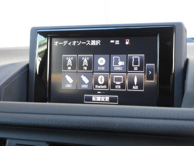 ナビゲーションはレクサス純正メモリーナビを装着しております。AM、FM、CD、DVD再生、Bluetooth、音楽録音再生、フルセグTVがご使用いただけます。初めて訪れた場所でも安心ですね！