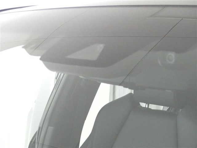 サポカーは、高齢運転者を含めたすべてのドライバーによる交通事故の発生防止・被害軽減対策の一環として、国が推奨する新しい自動車安全コンセプトです。詳しくは販売店スタッフまでおたずねください。