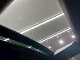 【サンルーフ】オプション設定の大型サンルーフを装備。車内も明るく開放的になり、人気のオプションです。また、買取査定にもプラスされますので乗り換え時にもセールスポイントになります！
