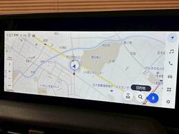 【純正ナビ】一体感のあるナビは、高級感ある車内を演出してくれます。Bluetooth再生などオーディオ機能も充実しておりますので、運転もより楽しめます♪