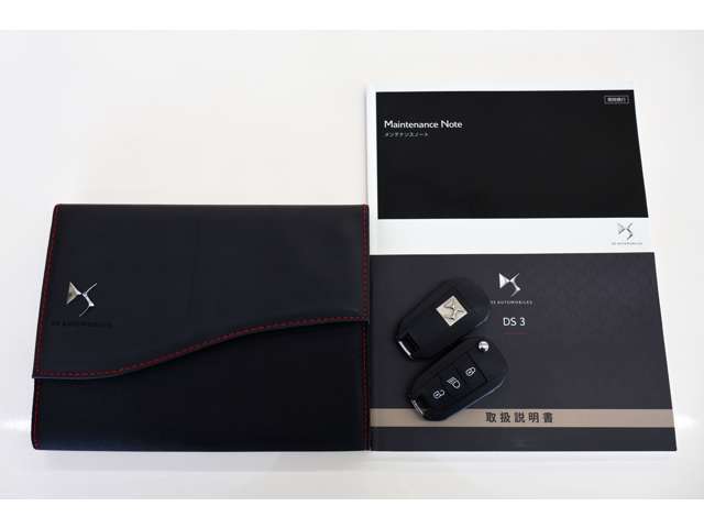 取扱説明書やメンテナンスノート、スペアキーなどの付属品も揃っております。ご納車時にお渡しさせていただきます。