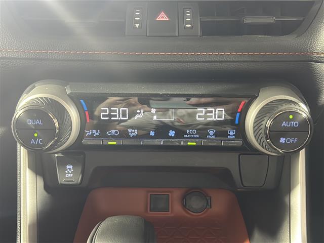 気になる車はすぐにお問い合わせください！画面右側の0066から始まる無料ダイヤルからお問い合わせ下さい！専門スタッフがお車のご質問にお答えいたします！