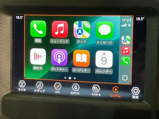 ●Apple　Car　Play：スマホとの有線接続で、ナビ・オーディオ再生などスマホのアプリ機能が画面でも使える便利機能です！