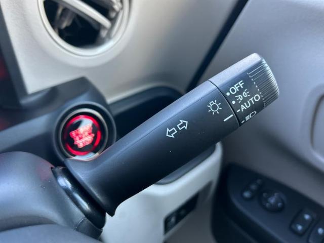 WECARSの展示場では実際に見て、触ってお車をお選びいただけます！知識の豊富な営業スタッフが様々なカーライフをご提案いたします！