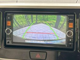 【バックカメラ】駐車時に後方がリアルタイム映像で確認できます。大型商業施設や立体駐車場での駐車時や、夜間のバック時に大活躍！運転スキルに関わらず、今や必須となった装備のひとつです！