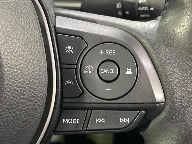 【レーダークルーズコントロール】高速道路での長距離走行が楽に！！自動で速度を保つクルーズコントロールが、衝突軽減システムと連携し、前方の車両を感知して車間を保つように速度調節してくれます！！