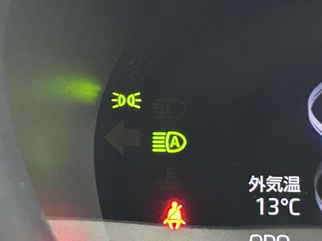 【　オートマチックハイビーム　】先行車や対向車のライトを認識し、ハイビームとロービームを自動で切り替える機能です♪