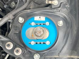 【クスコ車高調】車高が低くなり、スタイリッシュな見た目となっております。車両の重心が下がる事で、走行時の安定性も向上します♪
