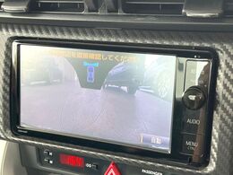 【フロントカメラ】ドライバーから見にくい死角部分を映像で確認できる前方カメラを装着。見通しがきかない場所や住宅密集地などを運転することが多い人におすすめの安心装備です。