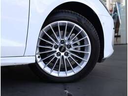 ●オシャレは足元からといいますが、車も同じく足元のエレガンスさで全体のイメージが変わります。