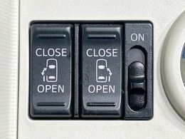 【両側パワースライドドア】スマートキーや運転席のスイッチで後席両側スライドドアの開閉が可能♪電動だから力を入れてドアを開ける必要が無く、小さなお子様でも簡単に開け閉めでき快適です♪