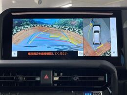 【パノラミックビューモニター】専用のカメラにより、上から見下ろしたような視点で360度クルマの周囲を確認することができます☆死角部分も確認しやすく、狭い場所での切り返しや駐車もスムーズに行えます。