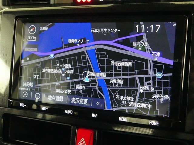 純正ナビを装備。タッチパネル式で使いやすく、お出かけもラクラクです。
