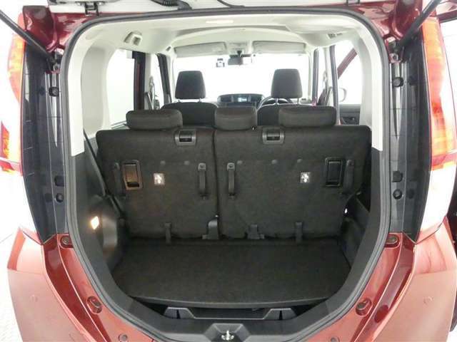 広々としたラゲージスペースを備えています。大きなものや長さのある荷物もしっかりと積み込めます。