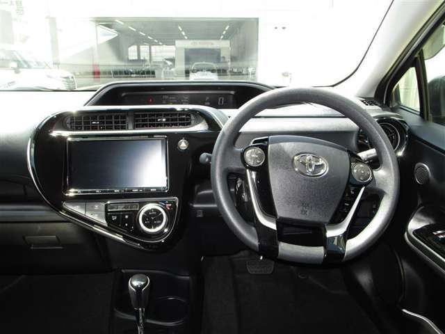 アクアの運転席周りです。