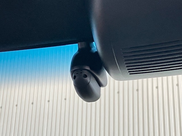 純正ドライブレコーダーを装着しています♪高画質、高機能で、毎日の運転に安心をプラスします！しっかり、録画できるマストアイテムです♪