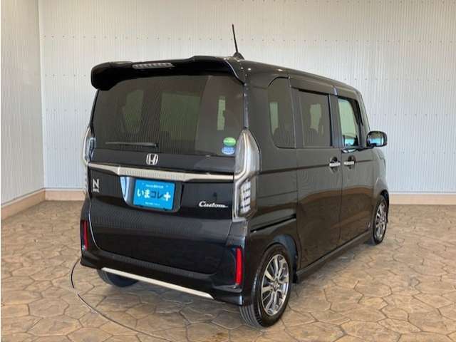 当店ではお客様に安心と満足な車選びをお届けするお店です！その為、『支払総額表示』『保証付』『第三者鑑定』『メンテナンスパック』等、様々な取り組みを行っております！