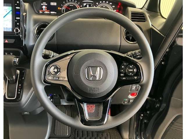 【Honda SENSING】衝突被害軽減ブレーキ〈CMBS〉、ACC〈アダプティブ・クルーズ・コントロール〉、LKAS〈車線維持支援システム〉、誤発進抑制機能、等で安全運転のサポートをします！