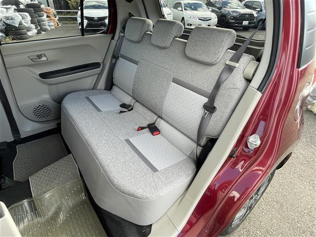 後席もゆったりドライブを楽しめます。ガリバーでご購入いただきましたら、内外装はプロこだわりのクリーニングで清潔なおクルマでご納車させていただきます！店舗での現車確認も承っています！