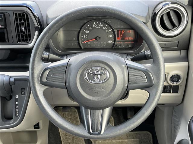 軽い力で扱いやすいハンドルです。目立つ傷やスレなどなく綺麗な状態です！除菌プランいれていただくとさらに快適に！清潔なお車はお子様にも安心ですね！