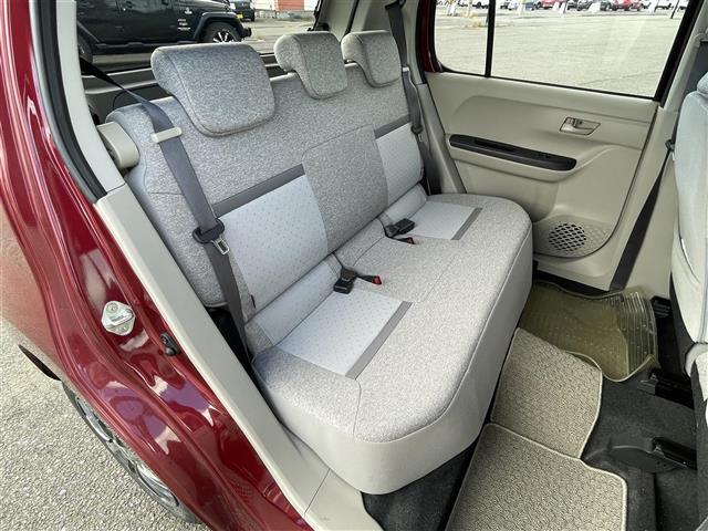 後席もゆったりドライブを楽しめます。ガリバーでご購入いただきましたら、内外装はプロこだわりのクリーニングで清潔なおクルマでご納車させていただきます！店舗での現車確認も承っています！