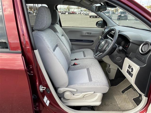 座り心地が良いシートなので長時間の運転でも快適にお過ごしいただけます。新品のフロアマットのご注文も可能です。掲載箇所以外にご希望の写真がございましたらお気軽にお問い合わせ下さい。